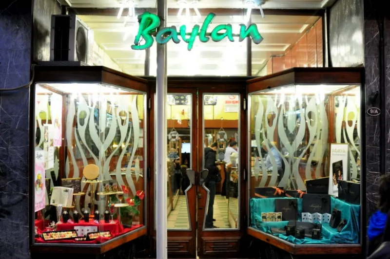 Baylan Pastanesi, Çarşı